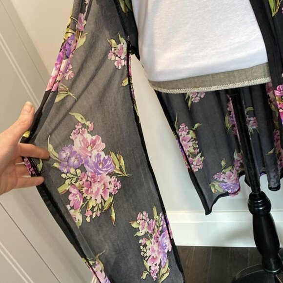 Emerald Black Floral Duster size 1X - Picture 4 of 12